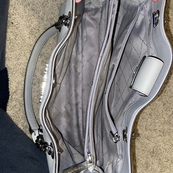 A grey Michael Kors chain purse. All grey and silver leather - Picture 4 of 8